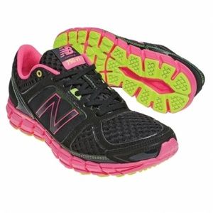 Like New Women’s NEW BALANCE 8.5 D W wide pink and black athletic shoes 750 V1